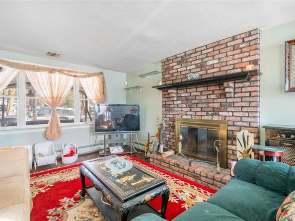 378 Mac Arthur Boulevard, Hauppauge NY 11788