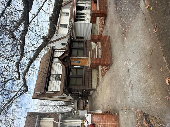 19419 115th Road, Saint Albans NY 11412