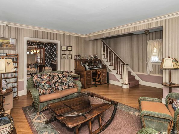 8 3rd Place, Garden City NY 11530