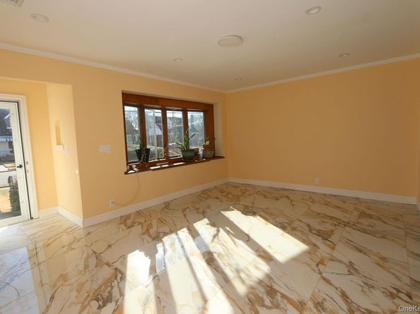 73 Evans Street, New Hyde Park NY 11040