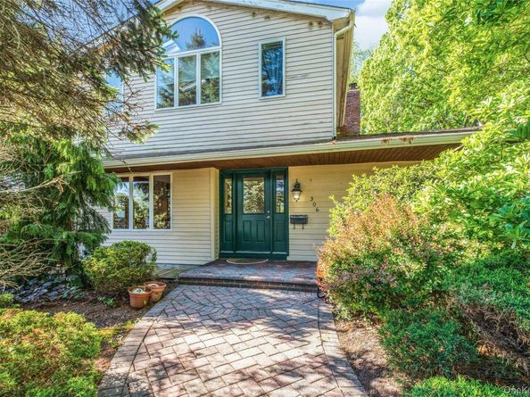 306 Versa Place, Sayville NY 11782