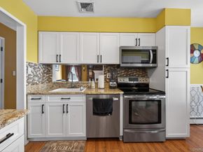 18 Hill Lane, Smithtown NY 11787