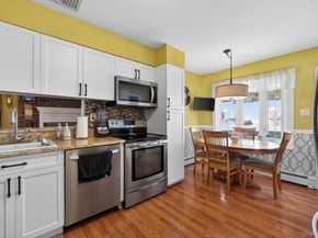 18 Hill Lane, Smithtown NY 11787