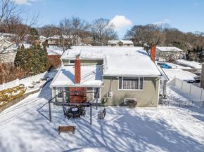 18 Hill Lane, Smithtown NY 11787