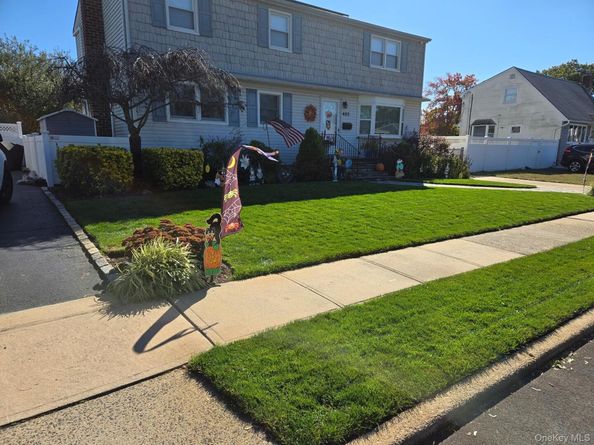 493 Kell Place, Seaford NY 11783