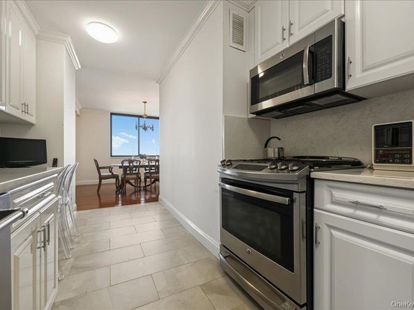 27010 Grand Central Parkway 17K, Floral Park NY 11005