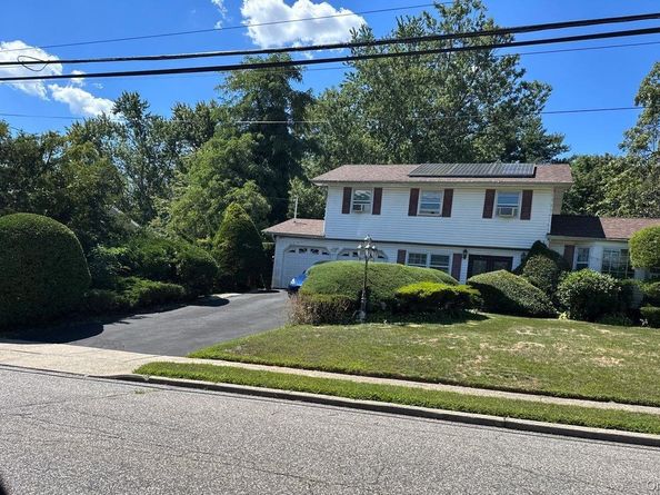 65 Landscape Drive, Wheatley Heights NY 11798