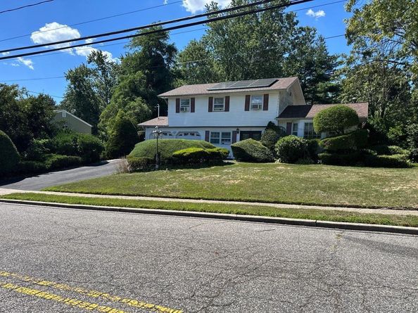 65 Landscape Drive, Wheatley Heights NY 11798