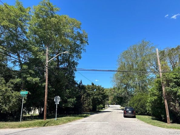 65 Landscape Drive, Wheatley Heights NY 11798