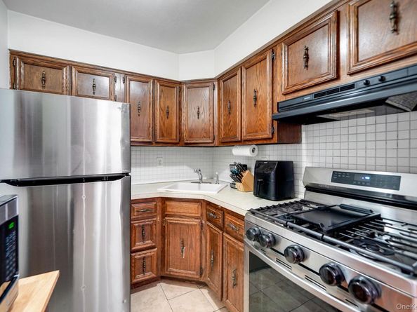 6645 69th Street 12, Middle Village NY 11379