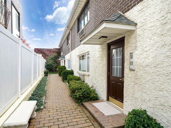 6645 69th Street 12, Middle Village NY 11379