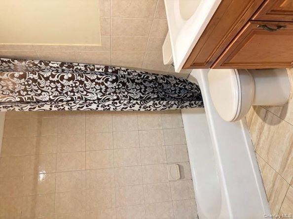 112 W Scudder Avenue, Copiague NY 11726