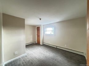 112 W Scudder Avenue, Copiague NY 11726