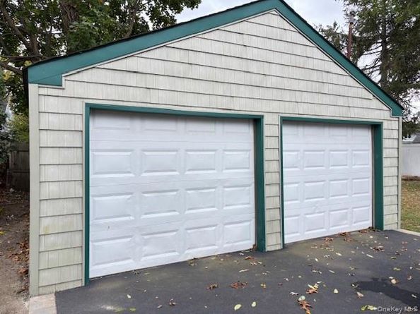 112 W Scudder Avenue, Copiague NY 11726