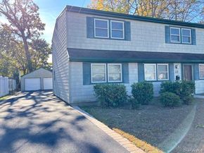 112 W Scudder Avenue, Copiague NY 11726