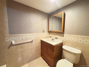 112 W Scudder Avenue, Copiague NY 11726