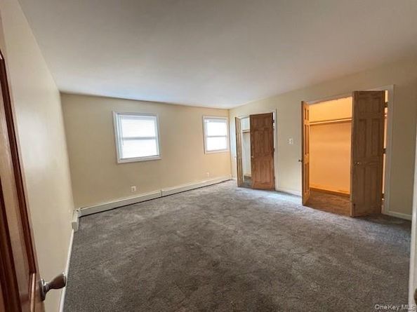 112 W Scudder Avenue, Copiague NY 11726