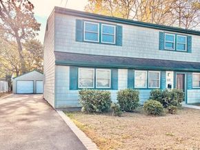 112 W Scudder Avenue, Copiague NY 11726