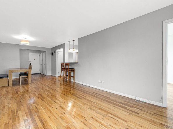 67-30 Clyde Street 6W, Forest Hills NY 11375