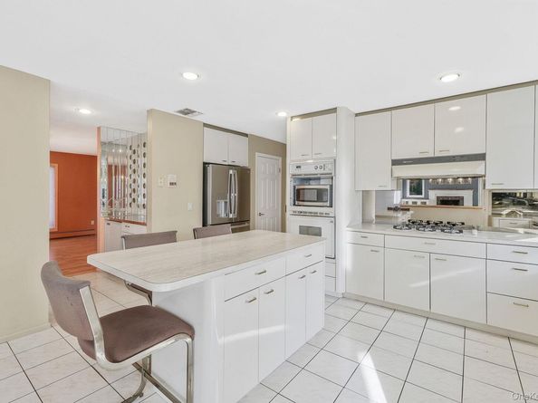 10 Cori Lane, Bohemia NY 11716