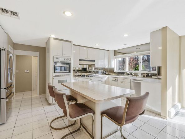 10 Cori Lane, Bohemia NY 11716