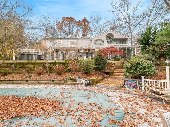 17 Thide Court, Smithtown NY 11787