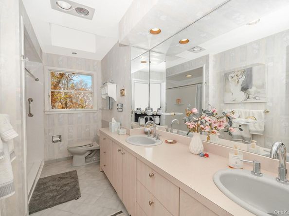 17 Thide Court, Smithtown NY 11787