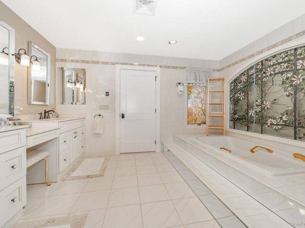 17 Thide Court, Smithtown NY 11787