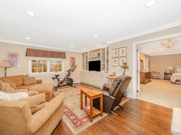 17 Thide Court, Smithtown NY 11787