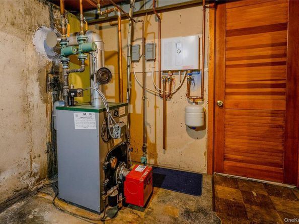 8 Lucille Drive, Syosset NY 11791