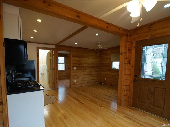 12 E Tiana Road 6, Hampton Bays NY 11946