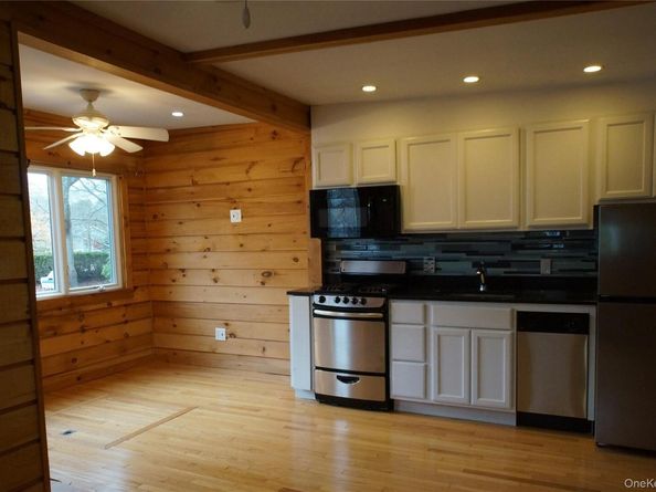 12 E Tiana Road 6, Hampton Bays NY 11946