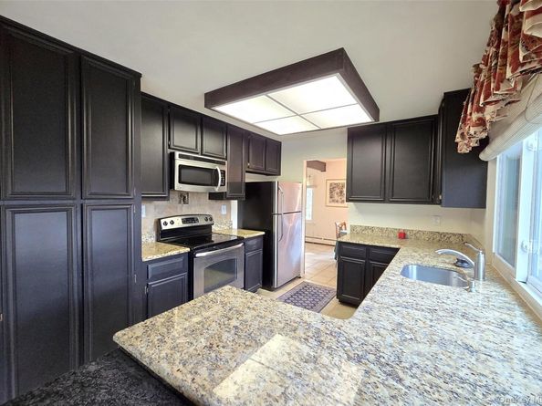 48 Glenmere Lane, Coram NY 11727