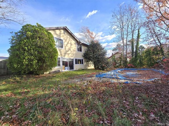 48 Glenmere Lane, Coram NY 11727