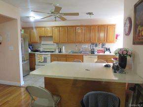 7445 Yellowstone Blvd 5G, Rego Park NY 11374