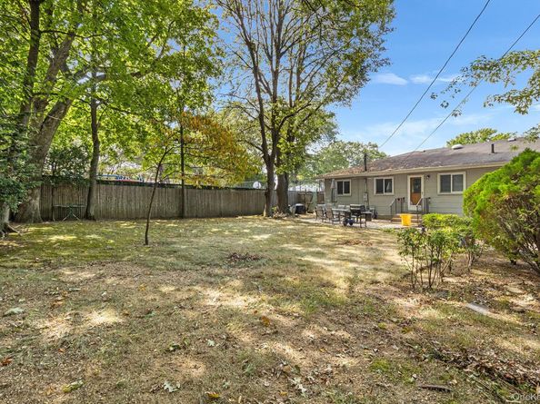 37 Beaumont Drive, Plainview NY 11803