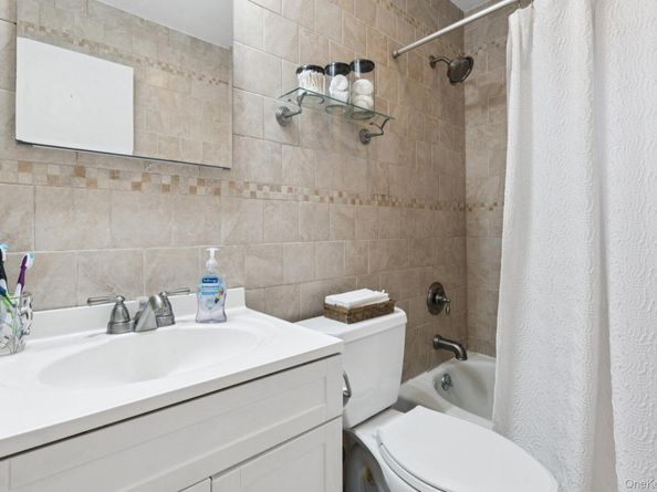 111 Berry Street, Lindenhurst NY 11757