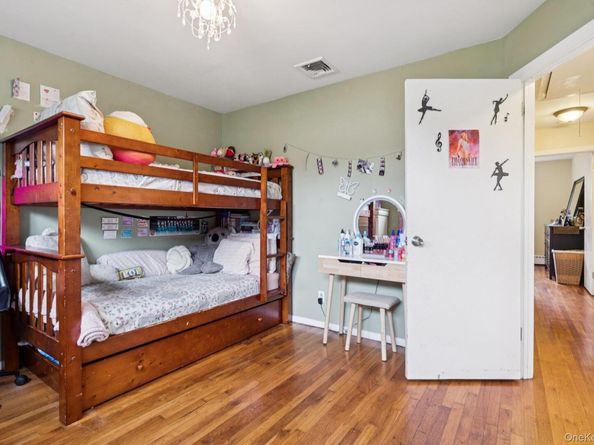 111 Berry Street, Lindenhurst NY 11757