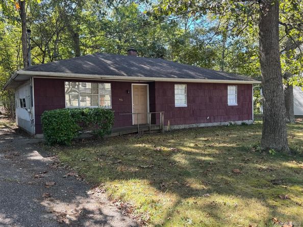 96 Norfleet Lane, Coram NY 11727
