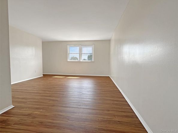 245 Dartmouth Drive, Hicksville NY 11801