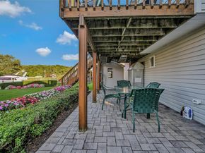 35 Manta Court, Oakdale NY 11769