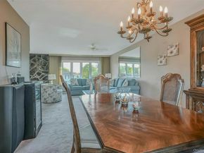 35 Manta Court, Oakdale NY 11769