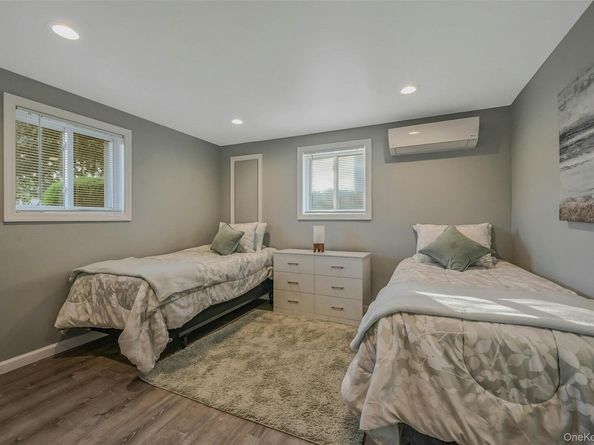 35 Manta Court, Oakdale NY 11769