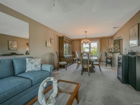 35 Manta Court, Oakdale NY 11769