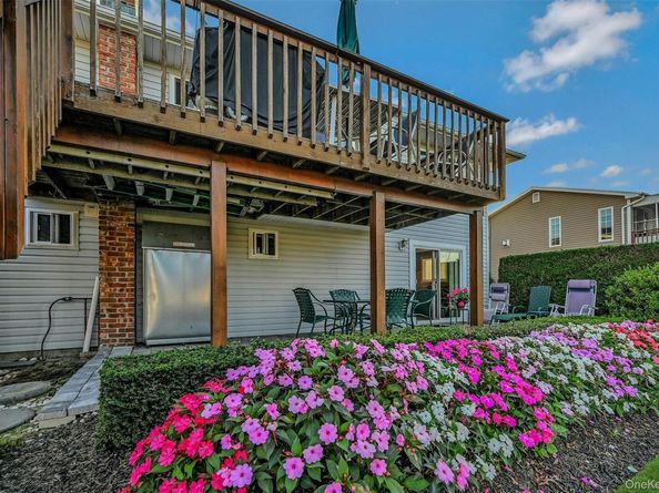 35 Manta Court, Oakdale NY 11769