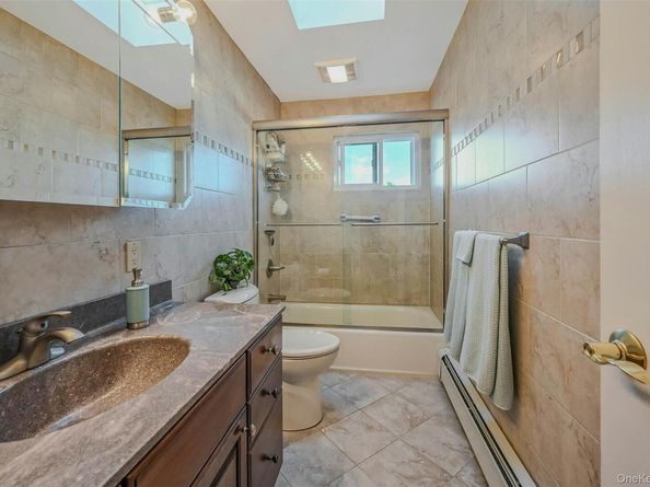35 Manta Court, Oakdale NY 11769