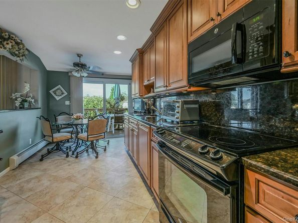 35 Manta Court, Oakdale NY 11769