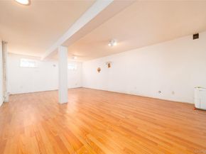 8716 Palo Alto Street, Hollis NY 11423