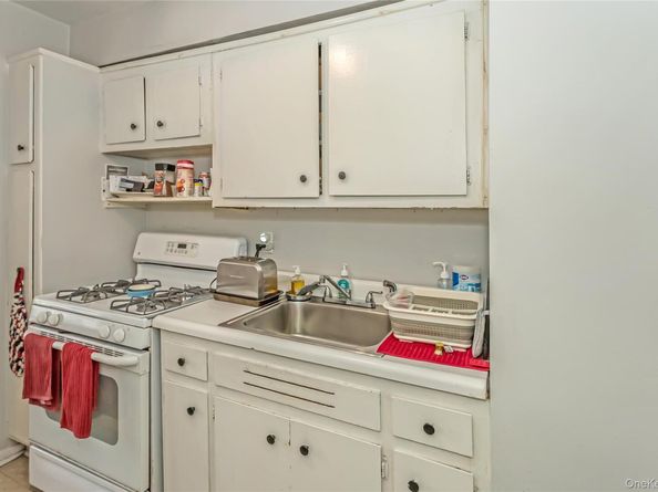 250 W Merrick Road 2L, Freeport NY 11520