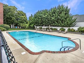 250 W Merrick Road 2L, Freeport NY 11520